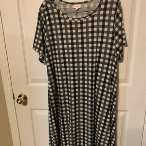 EUC 3x LuLaRoe black & white plaid Carly dress